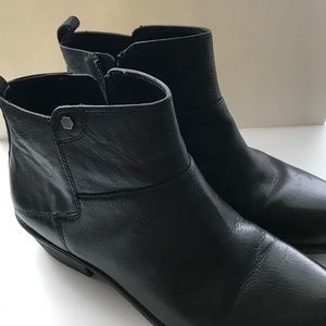 Black Leather Rafaela Franco Sarto booties